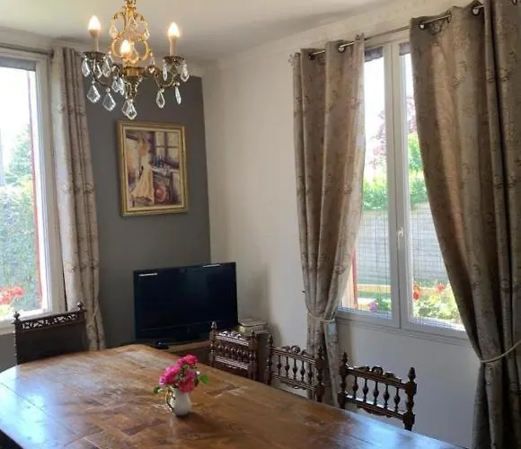 Beautiful House In / Swimming Pool 12 Persons